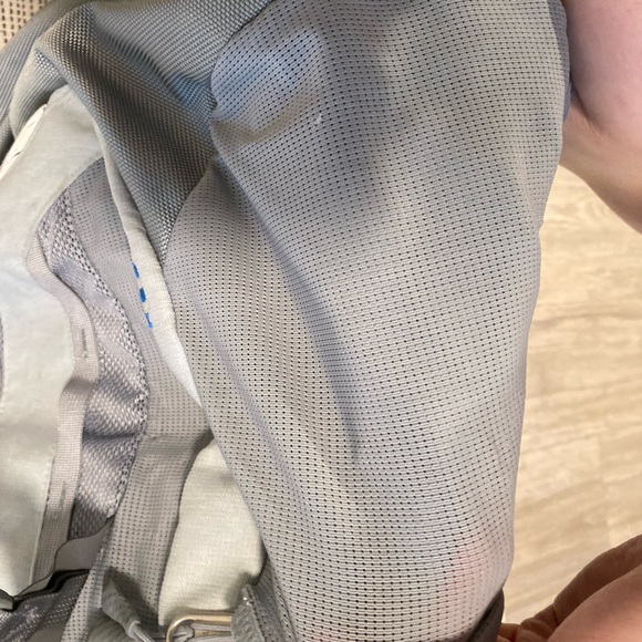 The North Face Recon Flexvent Backpack Gym Shoulder Strap Bag Hiking Trail - Picture 4 of 5